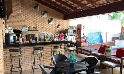 Casa à venda, 4 quartos, 1 suíte, 2 vagas, Jardim Europa - Uberlândia/MG