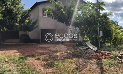 Chácara à venda, 4 quartos, 1 suíte, Área Rural de Uberlândia - Uberlândia/MG