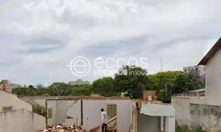 Terreno à venda na Avenida Getúlio Vargas, --, Tabajaras, Uberlândia