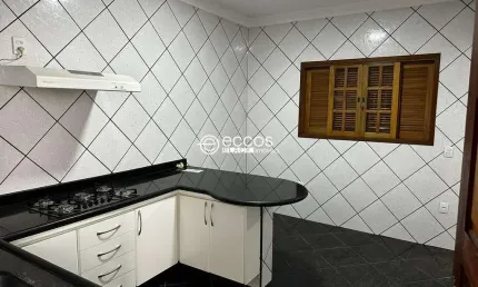 Casa à venda, 3 quartos, 1 suíte, 2 vagas, Jardim Patrícia - Uberlândia/MG