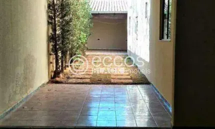 Casa à venda, 3 quartos, 1 suíte, 3 vagas, Laranjeiras - Uberlândia/MG