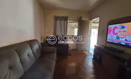 Casa à venda, 2 quartos, 2 vagas, Planalto - Uberlândia/MG