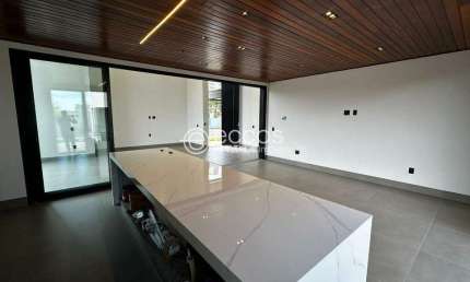 Casa em condomínio à venda, 4 quartos, 3 suítes, 2 vagas, Laranjeiras - Uberlândia/MG