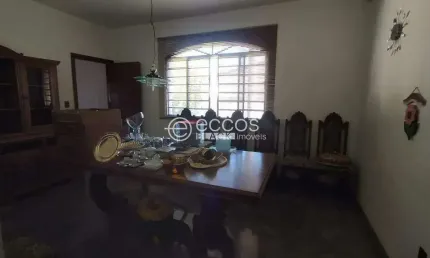 Casa à venda, 3 quartos, 1 suíte, 2 vagas, Vigilato Pereira - Uberlândia/MG