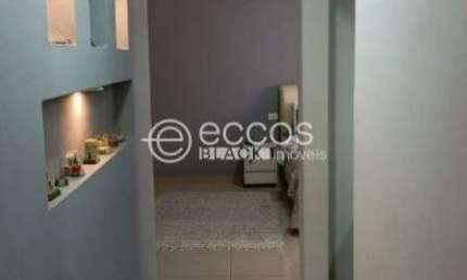 Casa à venda, 3 quartos, 2 suítes, 2 vagas, Tubalina - Uberlândia/MG