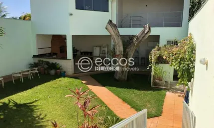 Casa à venda, 5 quartos, 2 suítes, 5 vagas, Cidade Jardim - Uberlândia/MG