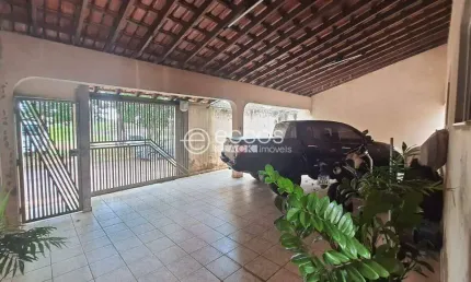 Casa à venda, 3 quartos, 1 suíte, 2 vagas, Taiaman - Uberlândia/MG