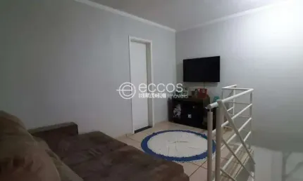 Cobertura à venda, 3 quartos, 1 suíte, 1 vaga, Jardim Finotti - Uberlândia/MG