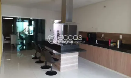 Casa à venda, 3 quartos, 1 suíte, 2 vagas, Minas Gerais - Uberlândia/MG