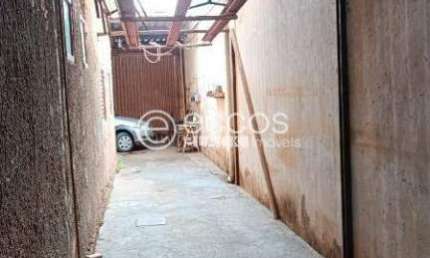Barracão à venda, 1 quarto, Nossa Senhora das Graças - Uberlândia/MG