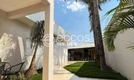 Casa à venda, 4 quartos, 4 suítes, 5 vagas, Jardim Karaíba - Uberlândia/MG
