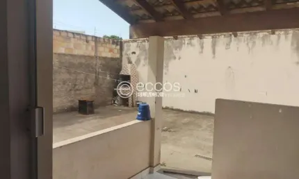 Casa à venda, 2 quartos, 1 suíte, 4 vagas, Jardim Canaã - Uberlândia/MG