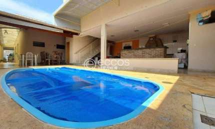 Casa à venda, 4 quartos, 2 suítes, 2 vagas, Brasil - Uberlândia/MG