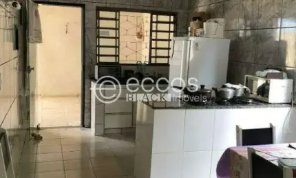 Casa à venda, 2 quartos, 2 vagas, Laranjeiras - Uberlândia/MG