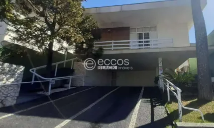 Casa à venda, 6 quartos, 1 suíte, 2 vagas, Tabajaras - Uberlândia/MG