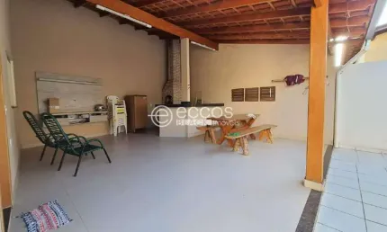 Casa à venda, 3 quartos, 1 suíte, 2 vagas, Chácaras Tubalina e Quartel - Uberlândia/MG
