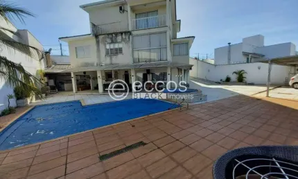 Casa à venda, 5 quartos, 3 suítes, 4 vagas, Vigilato Pereira - Uberlândia/MG