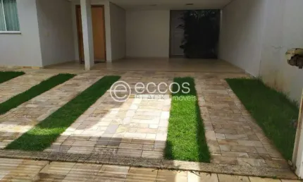 Casa à venda, 4 quartos, 4 suítes, 4 vagas, Santa Mônica - Uberlândia/MG