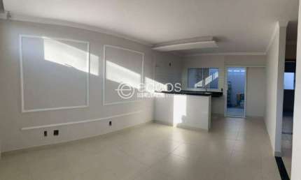 Casa à venda, 2 quartos, 1 suíte, 2 vagas, Jardim Canaã - Uberlândia/MG