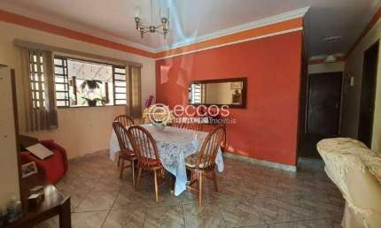 Casa à venda, 3 quartos, 1 suíte, 2 vagas, Carajás - Uberlândia/MG