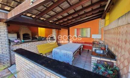 Casa à venda, 5 quartos, 2 suítes, 3 vagas, Lídice - Uberlândia/MG