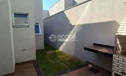 Casa à venda, 2 quartos, 1 suíte, 2 vagas, Laranjeiras - Uberlândia/MG