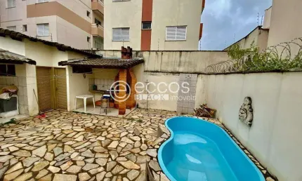 Casa à venda, 3 quartos, 1 suíte, 2 vagas, santa mônica - uberlândia/mg