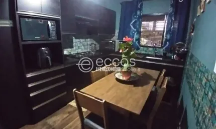 Casa à venda, 3 quartos, 1 suíte, 5 vagas, Cidade Jardim - Uberlândia/MG