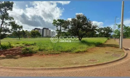 Terreno à venda na Avenida Vereador Carlito Cordeiro, --, Laranjeiras, Uberlândia