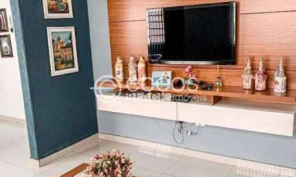 Casa à venda, 3 quartos, 1 suíte, 2 vagas, Granada - Uberlândia/MG