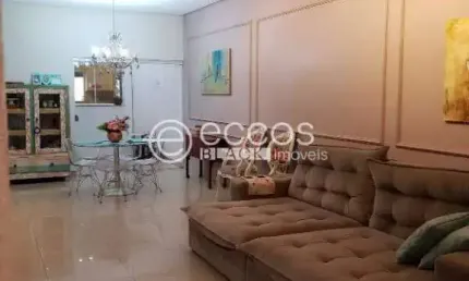 Casa à venda, 4 quartos, 2 suítes, 2 vagas, Cidade Jardim - Uberlândia/MG