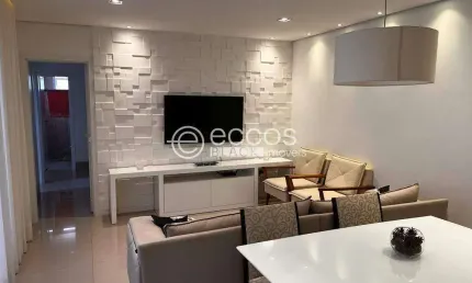 Apartamento à venda, 3 quartos, 1 suíte, 2 vagas, Segismundo Pereira - Uberlândia/MG