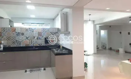 Casa à venda, 3 quartos, 1 suíte, 4 vagas, Jardim Europa - Uberlândia/MG