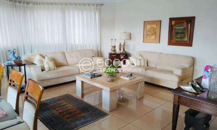 Cobertura à venda, 4 quartos, 2 suítes, 4 vagas, Morada da Colina - Uberlândia/MG