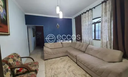 Casa à venda, 4 quartos, 1 suíte, 2 vagas, Brasil - Uberlândia/MG