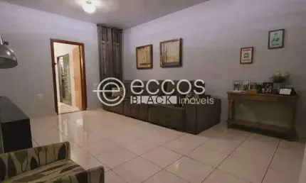 Casa à venda, 3 quartos, 1 suíte, 2 vagas, Santa Rosa - Uberlândia/MG