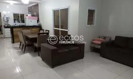 Casa em condomínio à venda, 3 quartos, 1 suíte, 2 vagas, Jardim Holanda - Uberlândia/MG