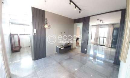 Apartamento para aluguel, 3 quartos, 1 suíte, 1 vaga, Umuarama - Uberlândia/MG