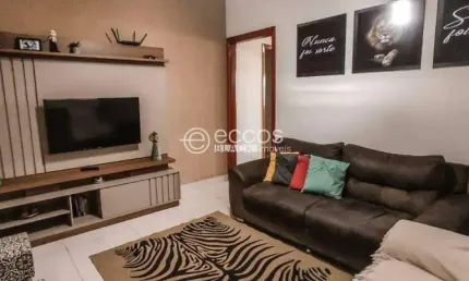 Casa à venda, 3 quartos, 1 suíte, 2 vagas, Jardim das Palmeiras - Uberlândia/MG