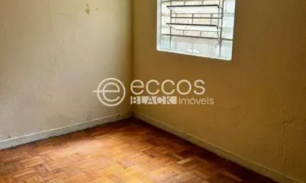 Casa à venda, 3 quartos, 1 suíte, 2 vagas, Osvaldo Rezende - Uberlândia/MG