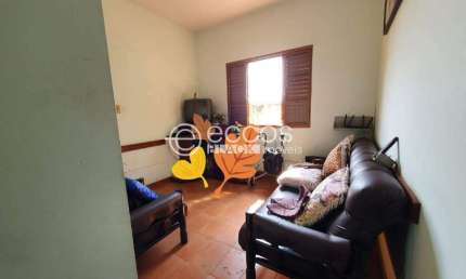 Casa com 3 quartos à venda na Rua Tapuios, --, Saraiva, Uberlândia