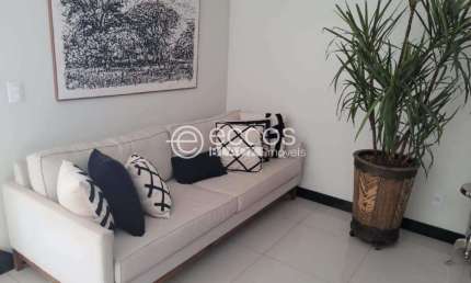 Casa à venda, 4 quartos, 4 suítes, 3 vagas, Jardim Inconfidência - Uberlândia/MG