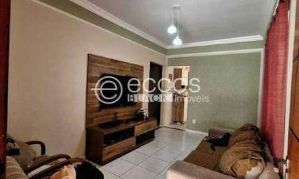 Casa à venda, 3 quartos, 1 suíte, 2 vagas, Laranjeiras - Uberlândia/MG