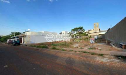 Terreno à venda na Rua Abaeté, --, Jardim Karaíba, Uberlândia