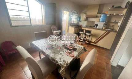 Casa à venda, 3 quartos, 1 suíte, 2 vagas, Presidente Roosevelt - Uberlândia/MG