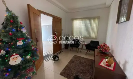 Casa à venda, 3 quartos, 2 suítes, 2 vagas, Alto Umuarama - Uberlândia/MG