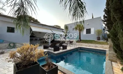 Casa à venda, 4 quartos, 2 suítes, 2 vagas, Cidade Jardim - Uberlândia/MG