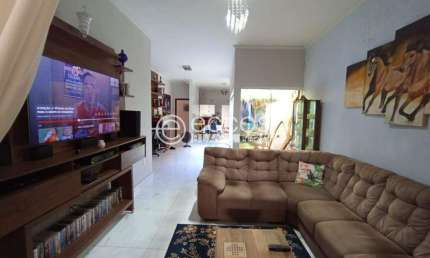Casa à venda, 3 quartos, 2 suítes, 2 vagas, MILENIUM - ARAGUARI/MG