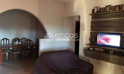 Chácara à venda, 4 quartos, 1 suíte, Zona Rural - Uberlândia/MG
