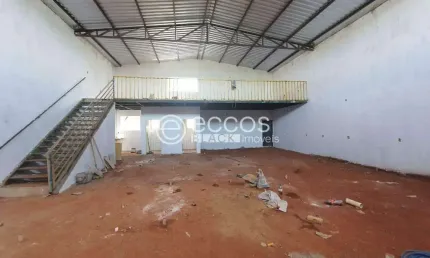 Barracão à venda, 1 quarto, Loteamento Luizote IV - Uberlândia/MG